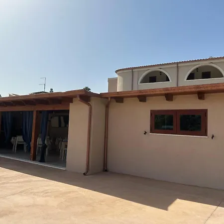 Con Piscina E Parco Giochi Non Lontano Da Cagliari Bed & Breakfast *
